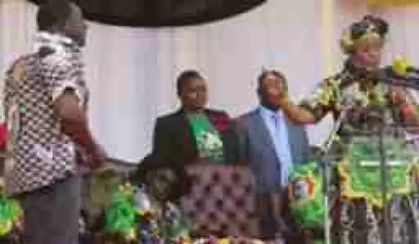 President Mugabe Dozes Off During Public Function (Photo)